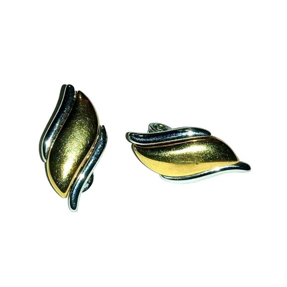 MONET Signed Vintage 70s Clip On Earrings Flame Wing Classic Gold  Silver Tone - Picture 6 of 13